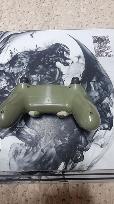 Продаю play station 4 pro