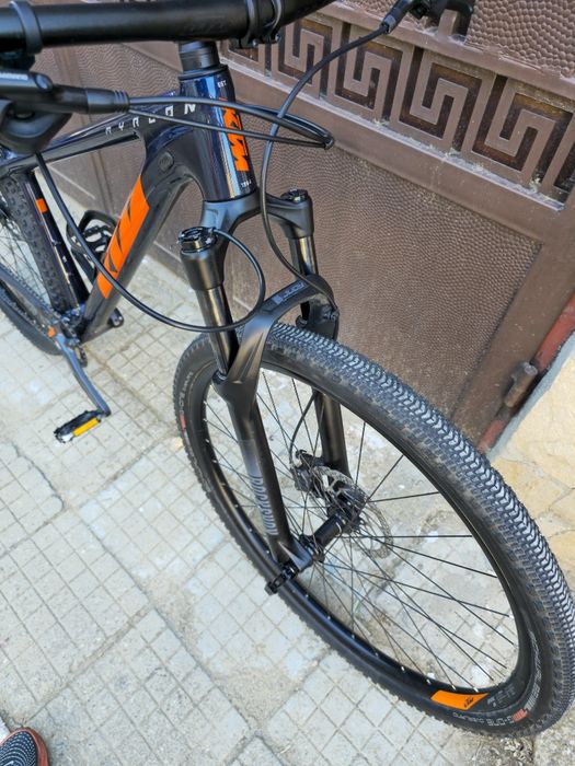 Карбонов KTM Myroon Pro 29 цола М размер 1х12 Shimano Deore Въздушна вилка Rockshox Перфектно състояние проходни оси