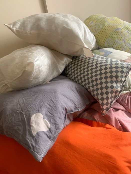 Корпе, постель, подушки полотенца