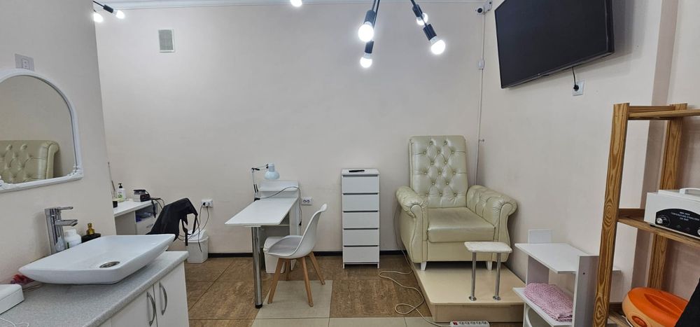 Сдам место для мастера маникюра и педикюра