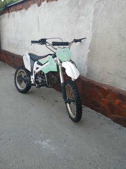 Vând cross KXD 125cc