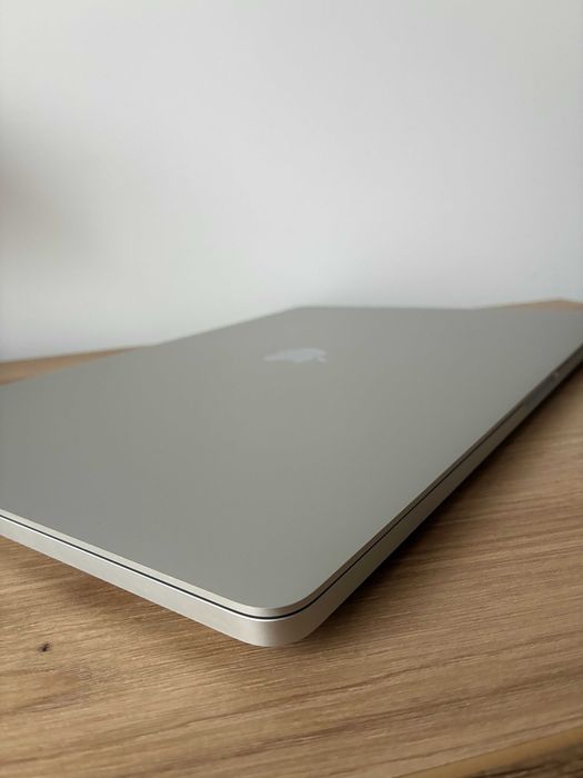 MacBook Pro 16" 2019, i7, 16GB, 512GB SSD, Radeon Pro 5300M 4GB