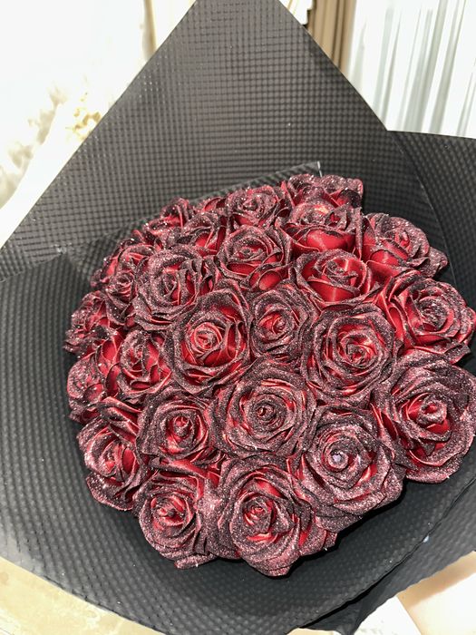 Розы атласные.