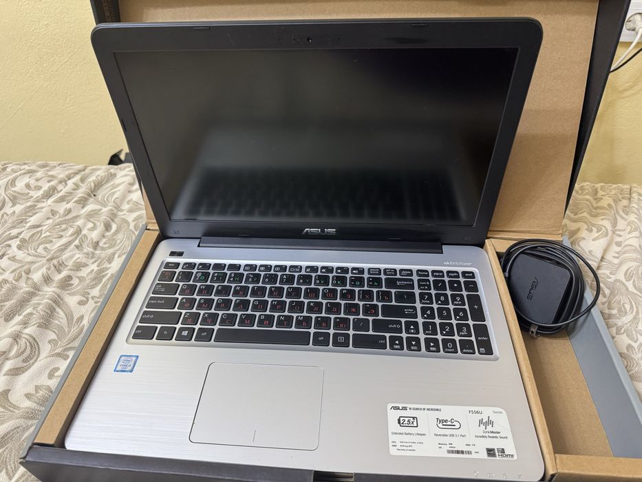 Ноутбук ASUS F556U