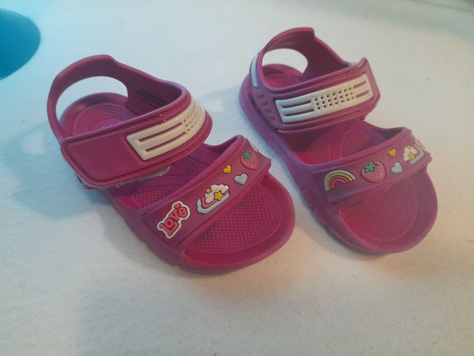 Пантофи за детска градина за момиченце 23 - 24 номер и зимни ботуши