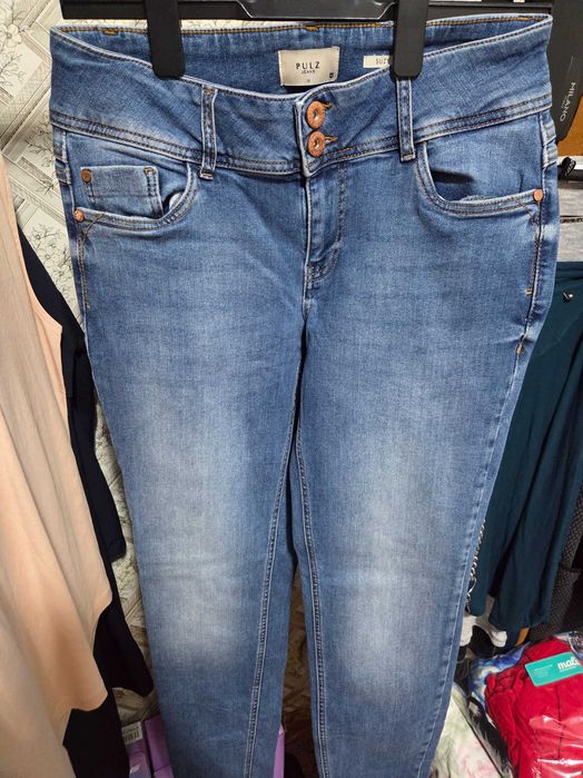 Нови аутлет дрехи на едро