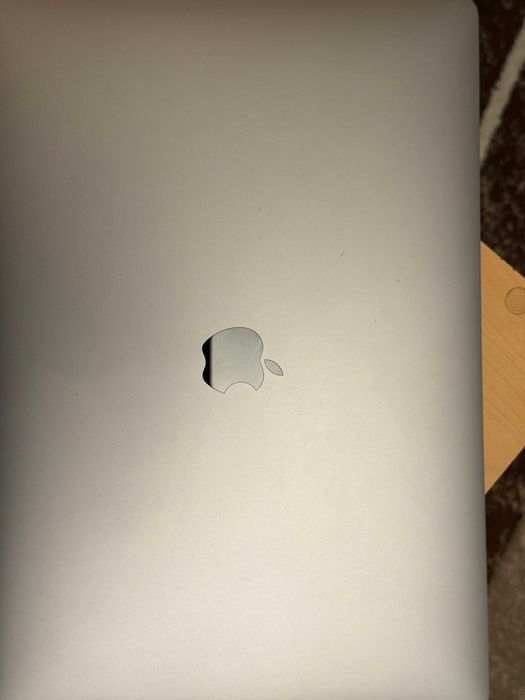 Macbook Pro 15,4" model A1990 2019 touch bar i7 16gb 256Gb