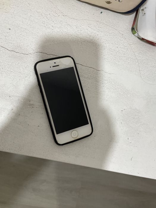 продаю iPhone 5 в хорошем состоянии
