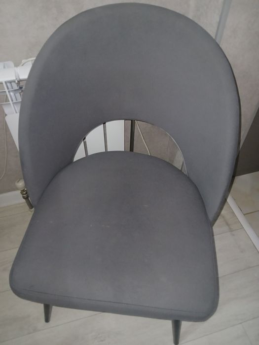 Стулья 50 тысяч  за  4 штуки
