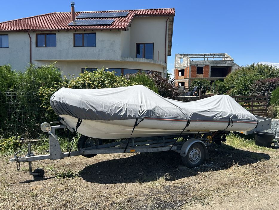 Barca RIB Valiant V-490 cu motor 40 cp si peridoc