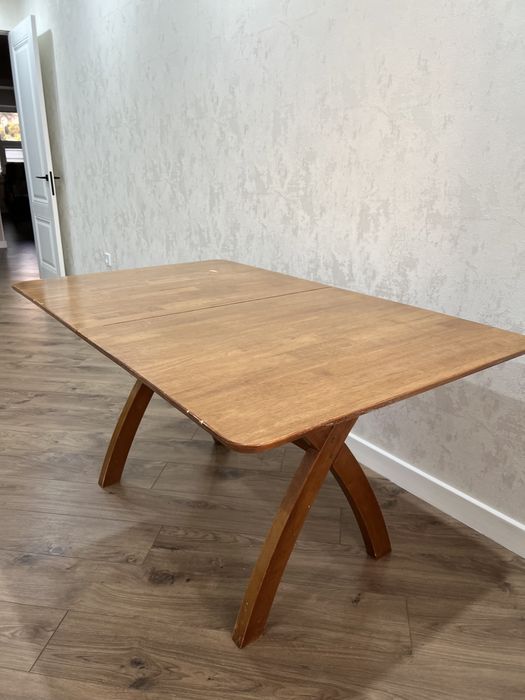 Кухонный стол.