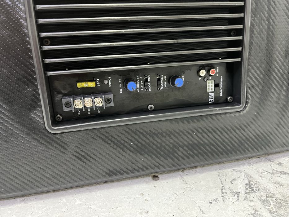 Продам саббуфир в машину 5 элемерт