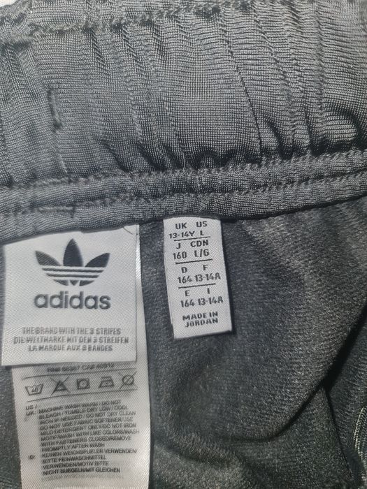 Haine  marimea S si pantaloni pt 13-14 ani. Pt comenzi modific pretul.