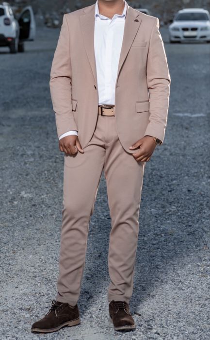 Мъжки тъмно бежов костюм