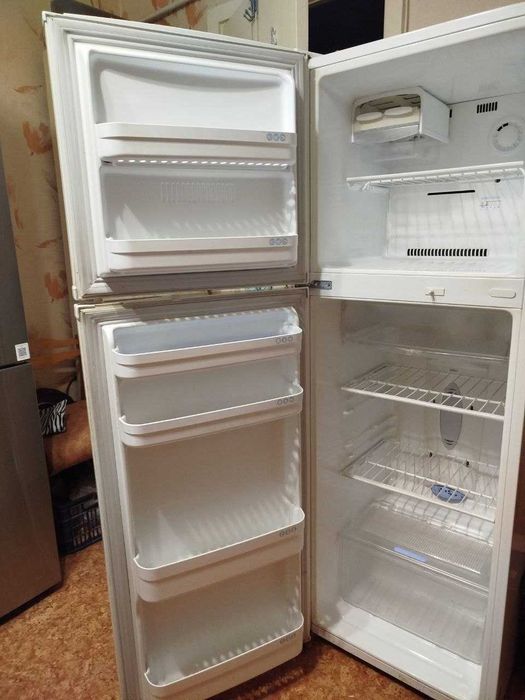 Холодильник LG в отличном состоянии