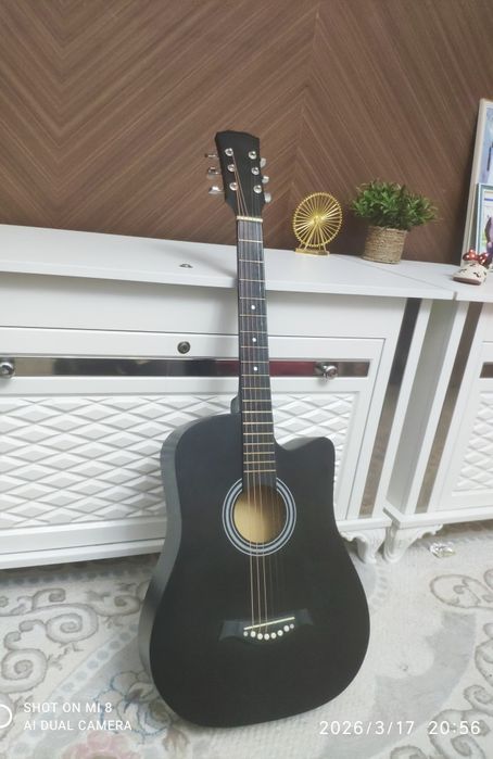 Акустическая гитара в идеальном состояний