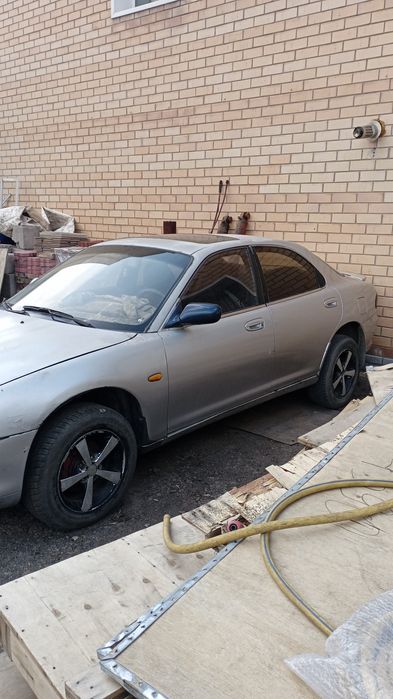 Мазда кседокс6 на полном ходу.