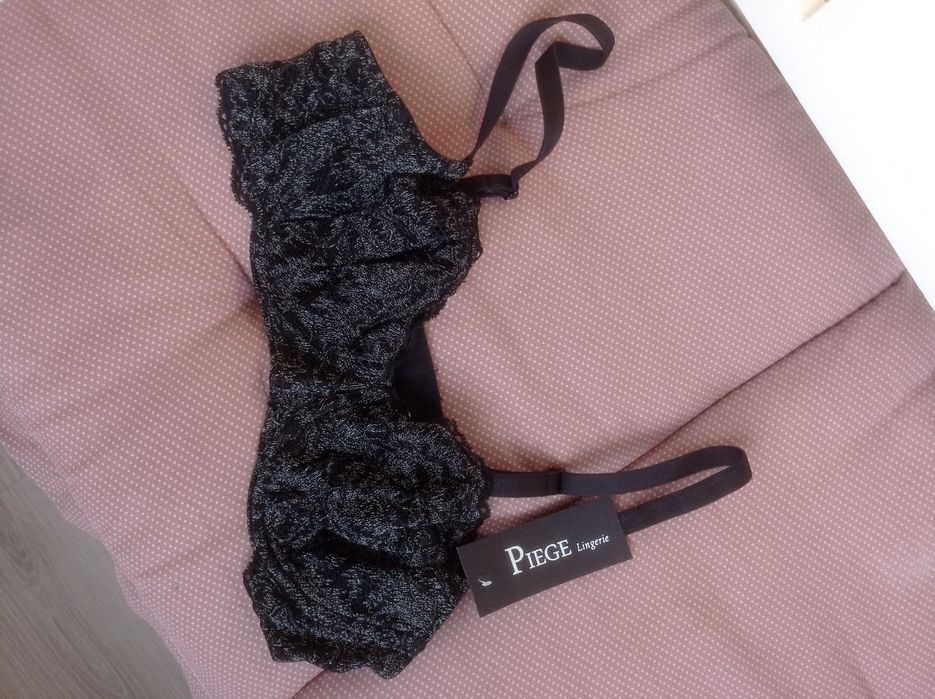 Нов Дантелен черен сутиен с банели размер 75b