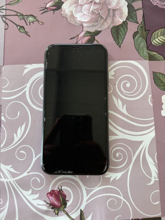 Vand iphone 11 urgent  cititi descrierea