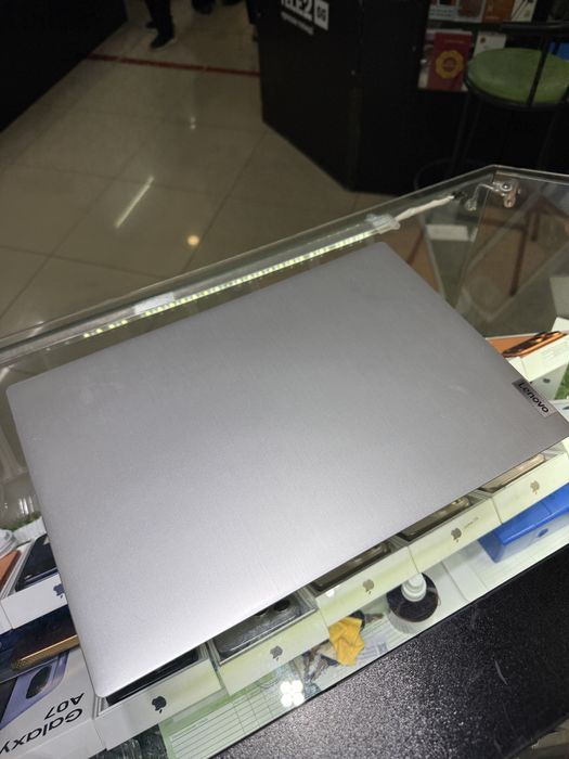 Ноутбук LENOVO илеальный