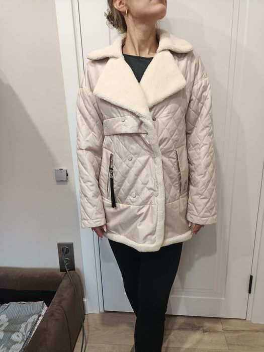 Белая демисезонная куртка