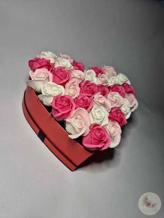 Aranjament floral din trandafiri de sapun