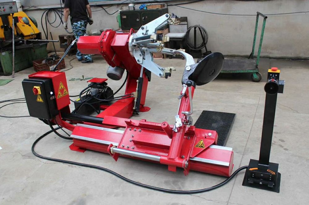 Шиномонтажный станок для грузовых авто. Звони!