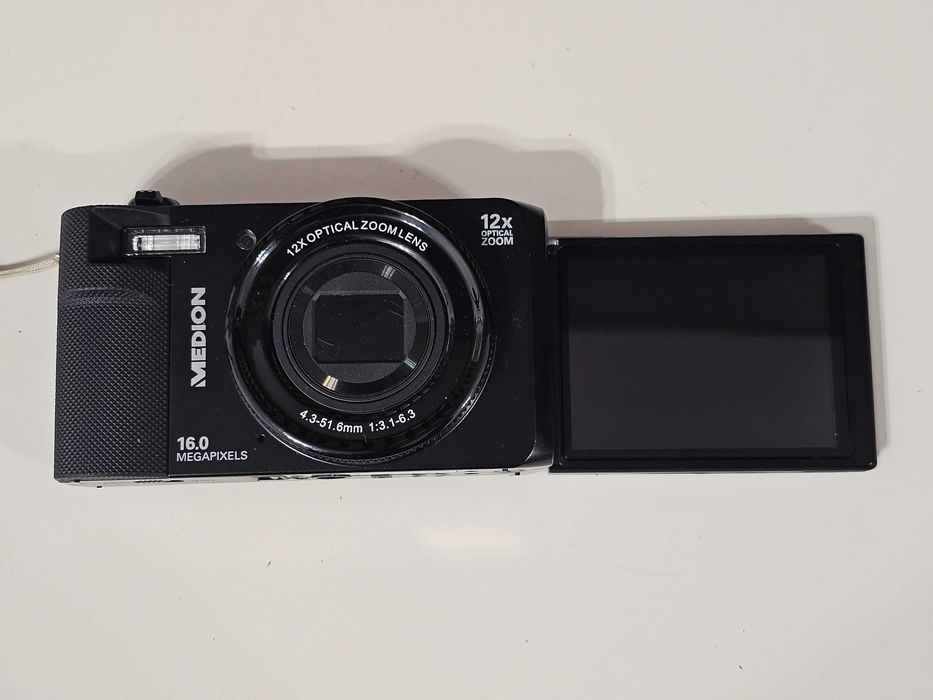 Y2K Aparat foto digital Medion MD86934 sau Life P44034 16MP 12x Zoom