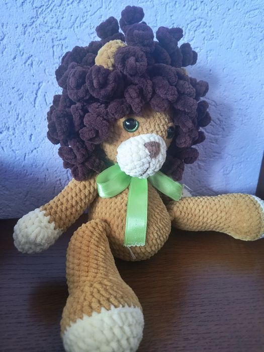 Ръчно плетена играчка Лъвче