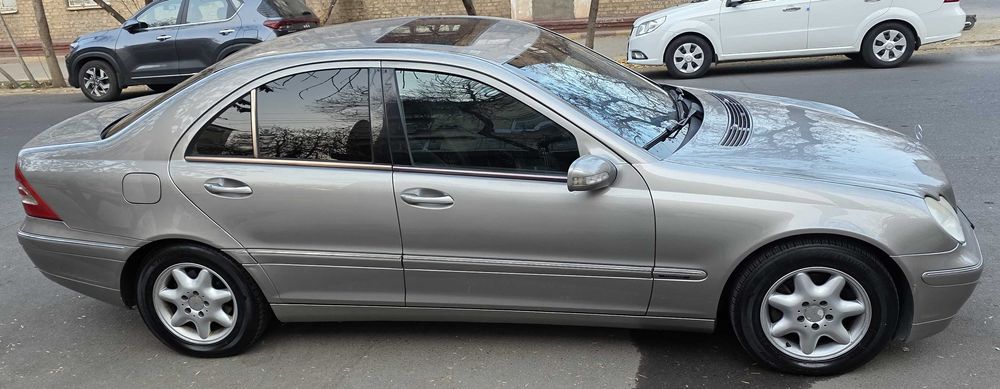 Мерс 2003 г.в. гос номер 01A399 AA пробег 145 тыс. км.