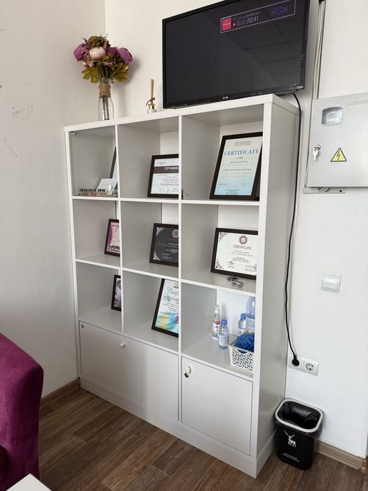 Стеллаж для салона красоты