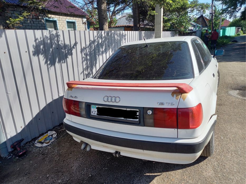 Проставки под спойлер Ауди 80