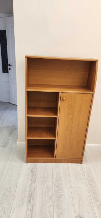 Продаётся книжный шкаф