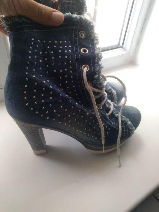 Ботинки из джинсы