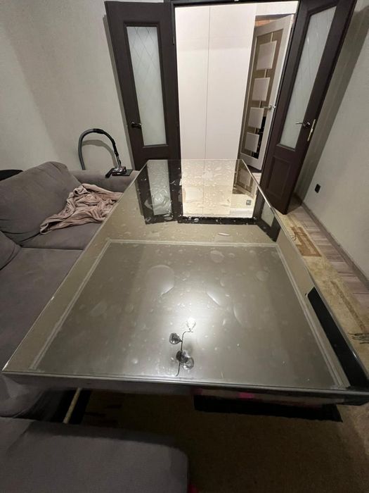 Большой красивый стол