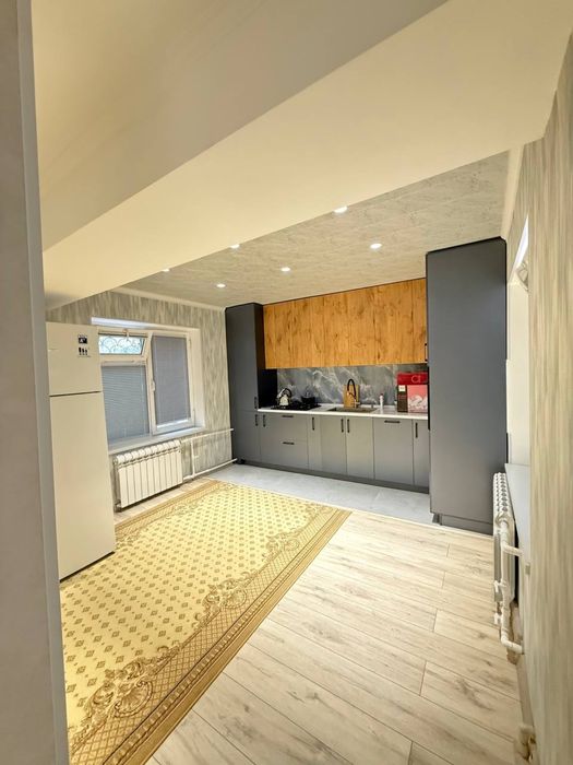 Продается 4/2/4 на Ойбек V1102