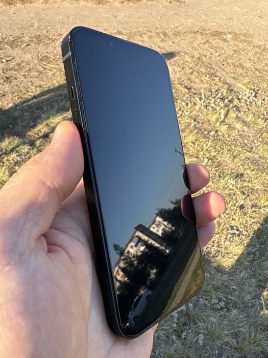 Продам Iphone 13