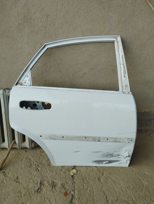 Jentra orqa eshiko oʻng tomon radnoy