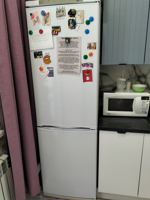 Холодильник "INDESIT".