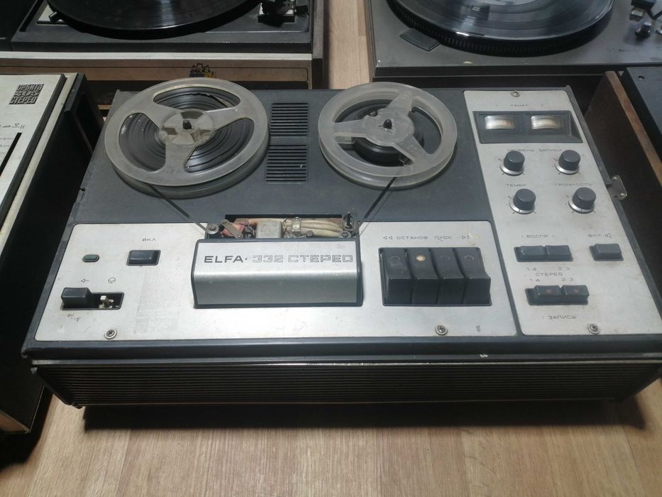 Продам магнитофоны , проигрыватели.