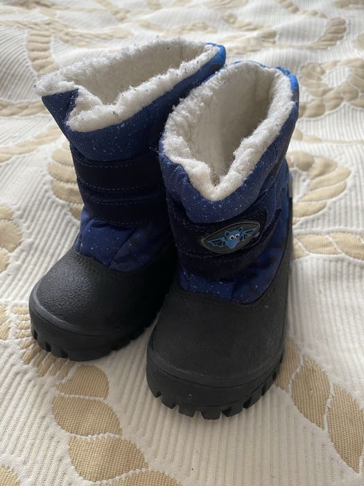 Продам детские зимние сапоги