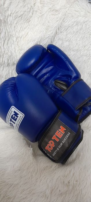 Боксёрские перчатки