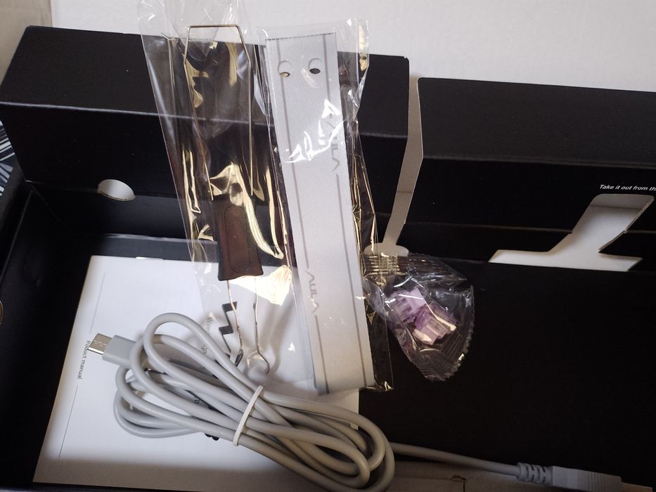 Клавиатуру Aula WIN68