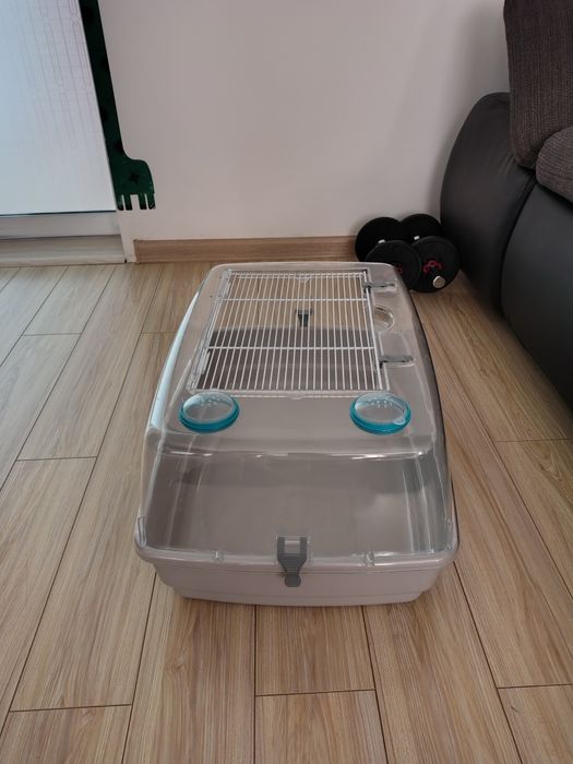 Cușca hamsteri aproape noua