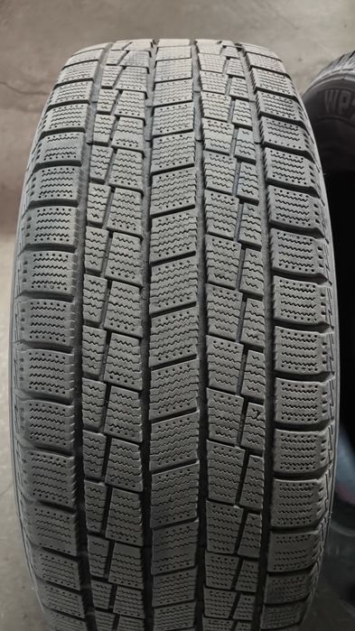 Три баллона , шины  235-60-R18  .