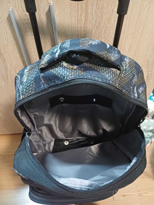 Детска раница за училище с колелца