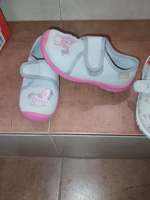 Два чифта пантофки 27н