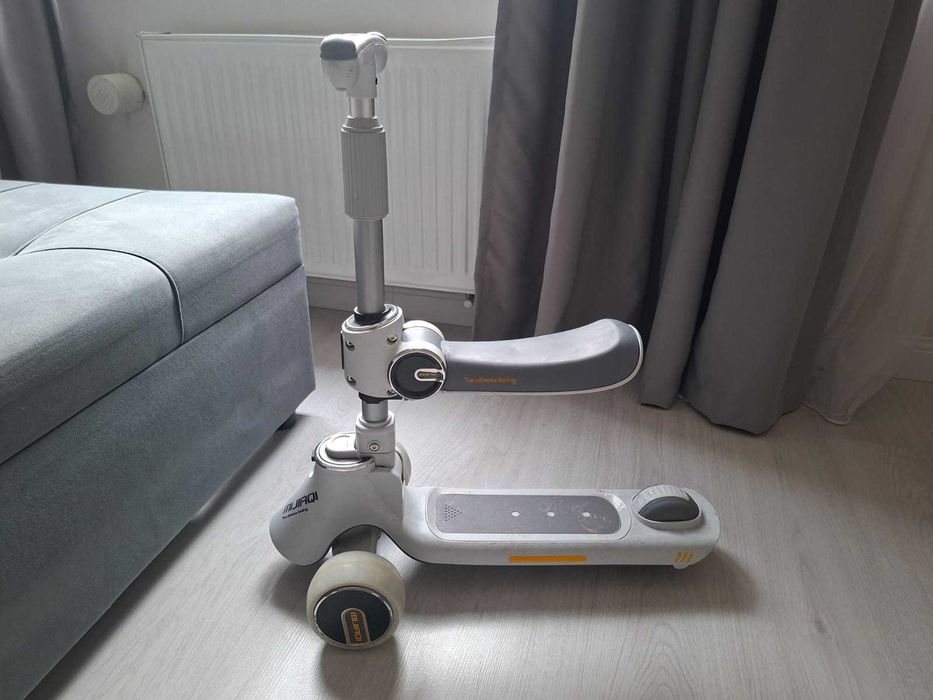 Детский самокат с местом для сидения