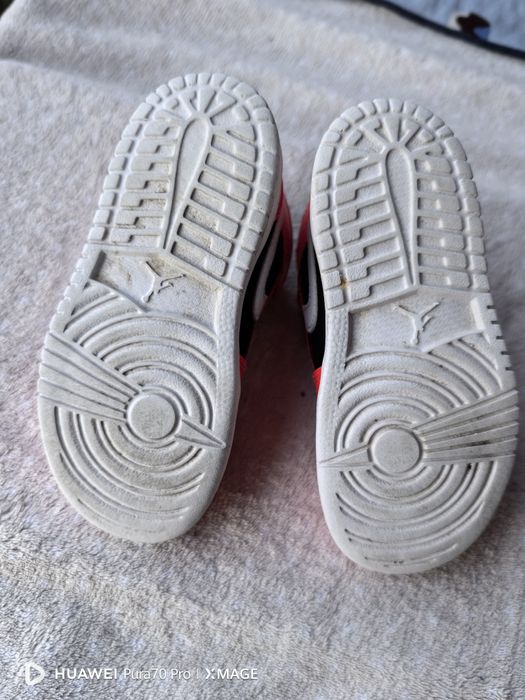 Обувки за момче 26 номер nike air Jordan и adidas terex gore tex