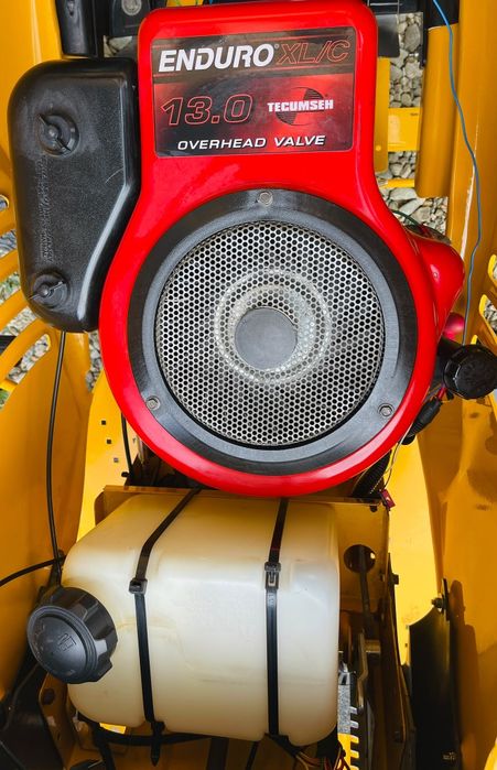 Tractoraș de tuns iarba/gazon MTD (licență Honda) cu Coș pentru  iarbă / 13 cai -400cc Recent adus !